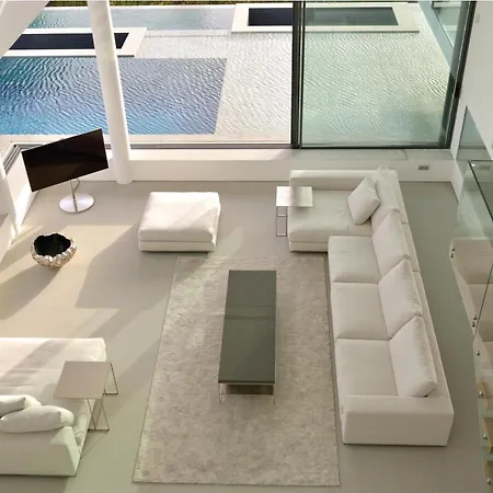 Sleeps 12 Pool Air Con Wifi